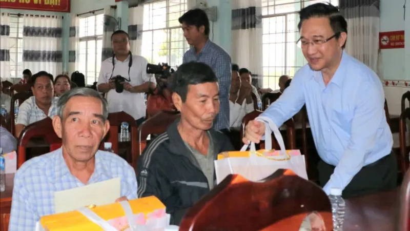 Lãnh đạo TPHCM thăm, tặng quà tết tại tỉnh Cà Mau