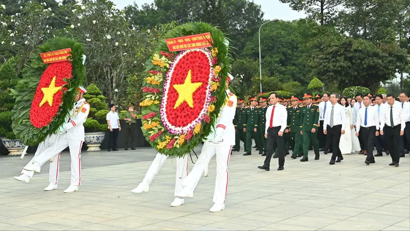 Lãnh đạo TPHCM dâng hương tưởng nhớ các Mẹ Việt Nam anh hùng, Anh hùng liệt sĩ