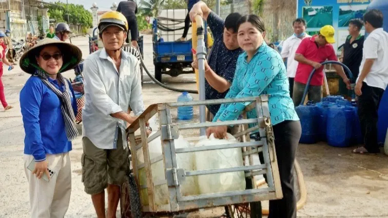 Người dân chủ động ứng phó hạn mặn