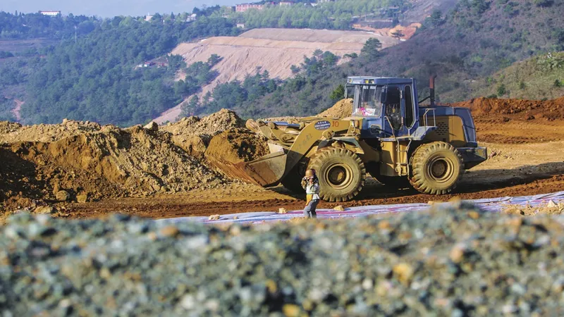 Mỏ khai thác đất hiếm tại Vân Nam, Trung Quốc. Ảnh: CGTN