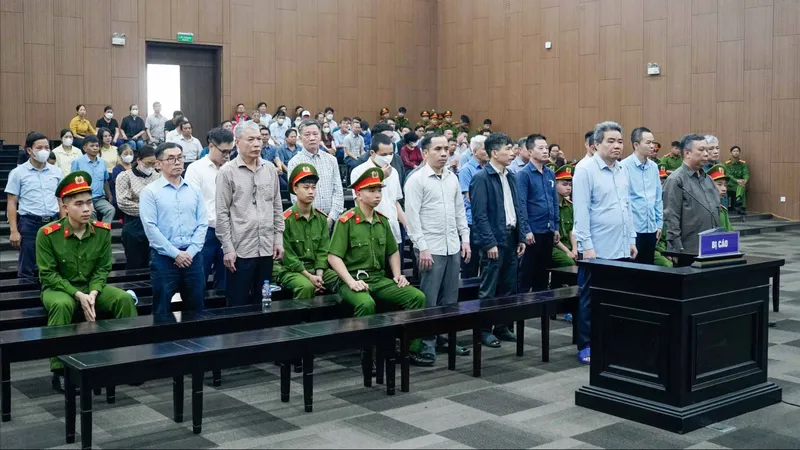 Xét xử vụ án xảy ra tại Bộ NT-PTNT trước đây, xuất hiện bức thư của bị cáo bị truy nã