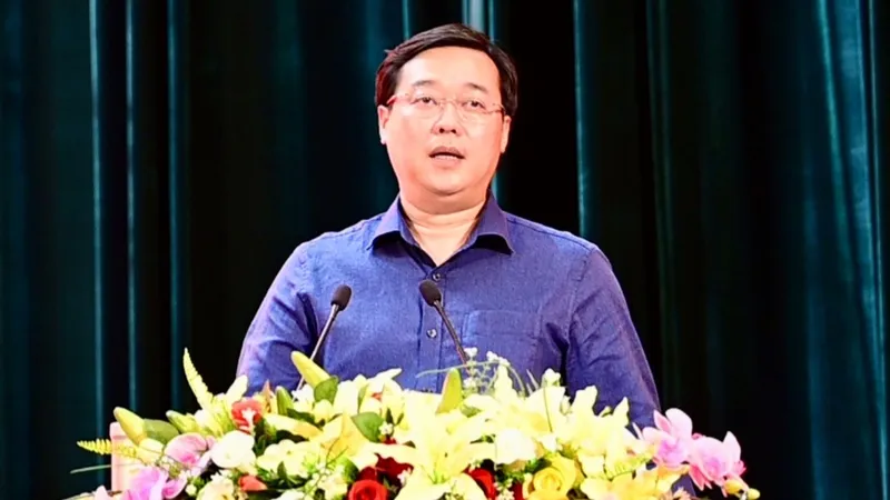 Phó Bí thư Thường trực Thành ủy TPHCM Lê Quốc Phong phát biểu chỉ đạo tại hội nghị, chiều 10-4