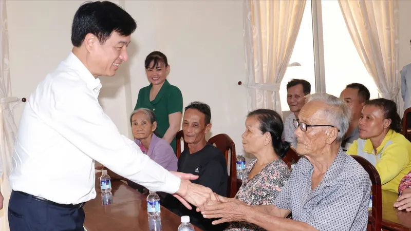Trưởng Ban Tổ chức Trung ương Nguyễn Duy Ngọc tiếp xúc cử tri tại TP Cần Thơ