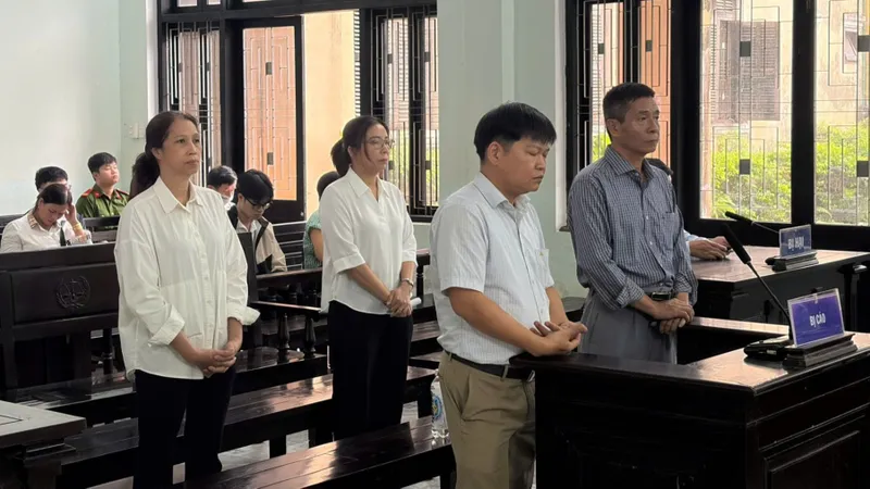 Các bị cáo tại phiên tòa xét xử sơ thẩm