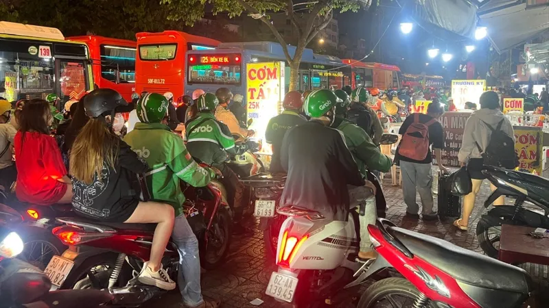 Giao thông các cửa ngõ ùn tắc nghiêm trọng