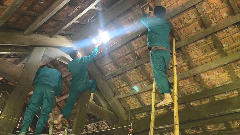 Mái nhà dân ở xã Thanh Bình Thọ bị cuốn tốc