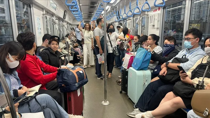 TPHCM: Tặng vé đi metro cho người có hoàn cảnh khó khăn