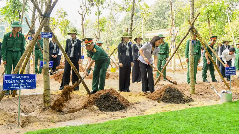 Lực lượng vũ trang TPHCM phát động trồng cây nhớ ơn Bác Hồ