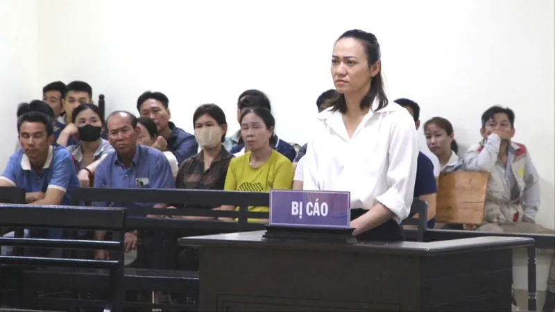 Bị cáo Lê Thị Cẩm Chi tại phiên xét xử phúc thẩm, ngày 19-5