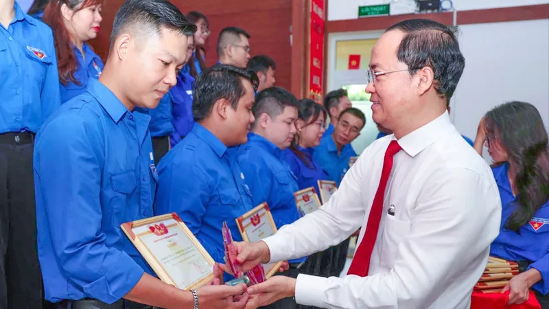 Tuyên dương gương thanh niên tiên tiến làm theo lời Bác