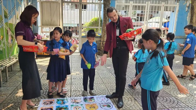 Hoạt động giáo dục ngoài giờ chính khóa của học sinh Trường Tiểu học Hòa Bình (phường Sài Gòn, TPHCM). Ảnh: THU TÂM
