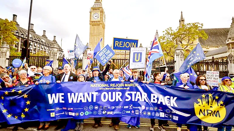 Người dân tuần hành tại thủ đô London, Anh kêu gọi tái gia nhập EU. Ảnh: Beresford Hodge/PA