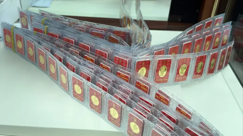 Sáng cuối tuần, giá vàng trong nước bật tăng mạnh