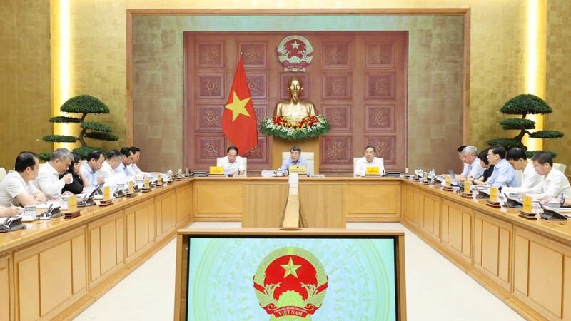 越南政府总理黎明兴主持会议。图：曰忠