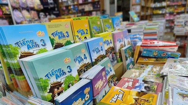 确保学生有充足的教科书来学习。