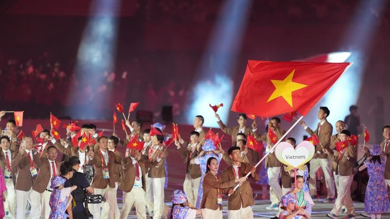 9月19日，越南体育代表团在开幕式上入场。 新华社发（吕小炜摄）