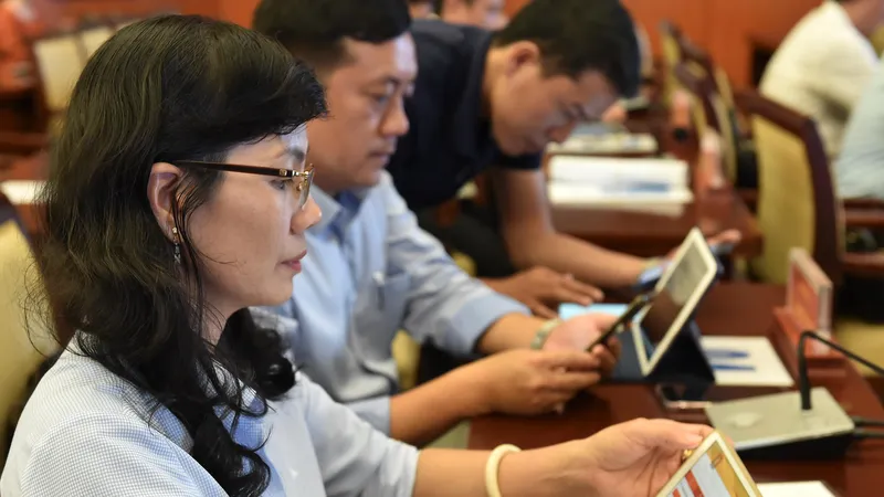Kỳ họp HĐND TPHCM đầu tiên ứng dụng “không giấy”