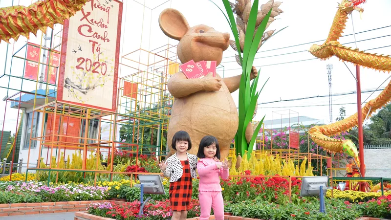Khai mạc hội hoa xuân phục vụ bà con ngoại thành