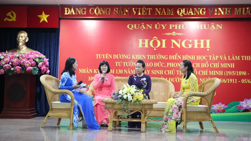 Quận Phú Nhuận báo công dâng Bác và tuyên dương điển hình học Bác