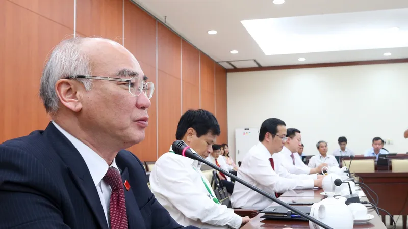 Đồng chí Phan Nguyễn Như Khuê, Ủy viên Ban Thường vụ Thành ủy, Trưởng Ban Tuyên giáo Thành ủy chủ trì họp báo sau ngày làm việc đầu tiên của Đại hội đại biểu Đảng bộ TPHCM. Ảnh: HOÀNG HÙNG