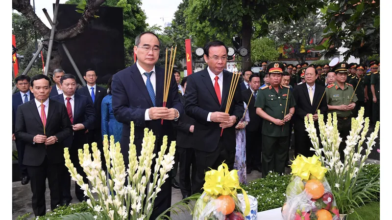 Dâng hương tưởng nhớ Chủ tịch nước, Đại tướng Lê Đức Anh