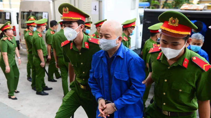 Ông Đinh Ngọc Hệ điều hành Công ty Yên Khánh ra sao?