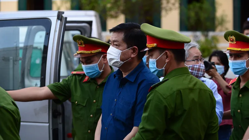 Nói lời sau cùng, bị cáo Đinh La Thăng xin miễn trách nhiệm hình sự cho bị cáo Nguyễn Hồng Trường