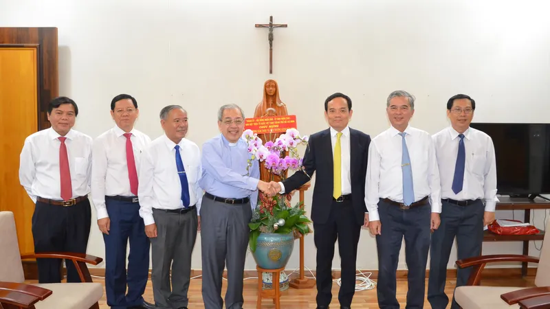 Lãnh đạo TPHCM thăm, chúc mừng Giáng sinh 2020 và năm mới 2021