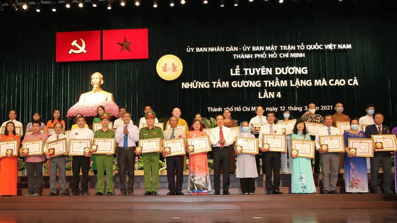 TPHCM tuyên dương 129 tấm gương thầm lặng mà cao cả
