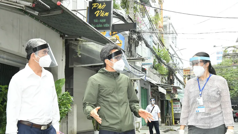 Phó Thủ tướng Vũ Đức Đam yêu cầu: Cách ly nghiêm ngặt, tránh “bên ngoài giăng dây, bên trong lỏng lẻo”