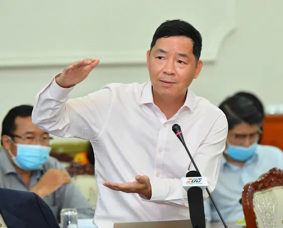 TS Vũ Thành Tự Anh phát biểu tại một hội thảo khoa học do TPHCM tổ chức, tháng 5-2021. Ảnh: VIỆT DŨNG