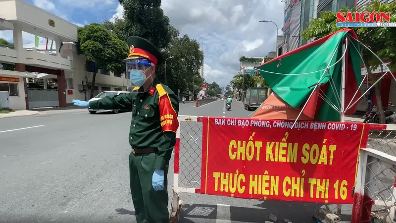 Người dân TPHCM cần mang theo giấy tờ gì khi ra đường?