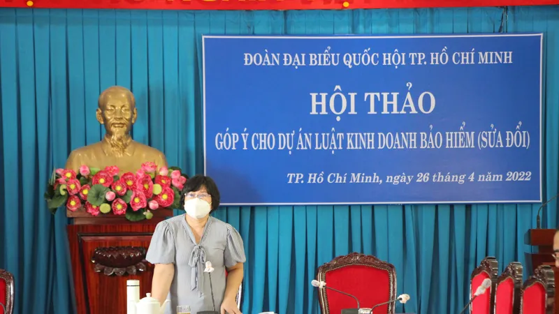 “Bên bán bảo hiểm là đại bàng, người mua là se sẻ”