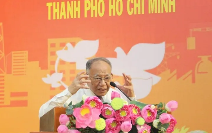 Hơn 6.000 cán bộ, đảng viên Bình Chánh nghe GS Hoàng Chí Bảo nói chuyện về Bác Hồ