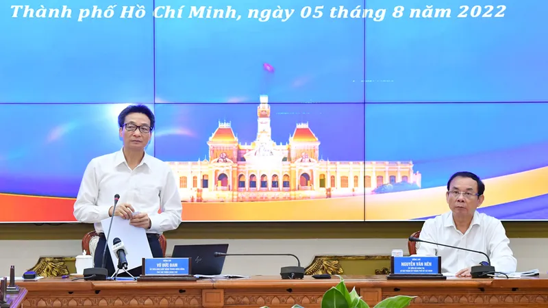 Phó Thủ tướng Vũ Đức Đam đề nghị TPHCM dùng ngân sách mua 70% sách giáo khoa