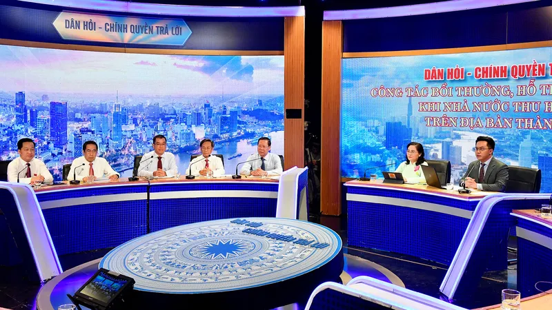 Chương trình Dân hỏi-Chính quyền trả lời tháng 9. Ảnh: VIỆT DŨNG