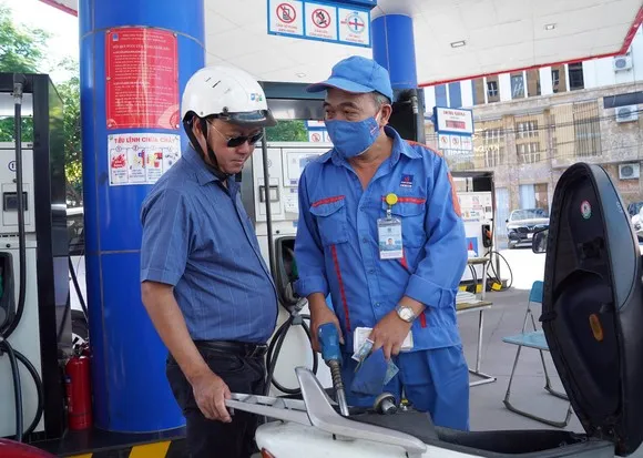 TPHCM: 10% cửa hàng xăng dầu ngưng bán