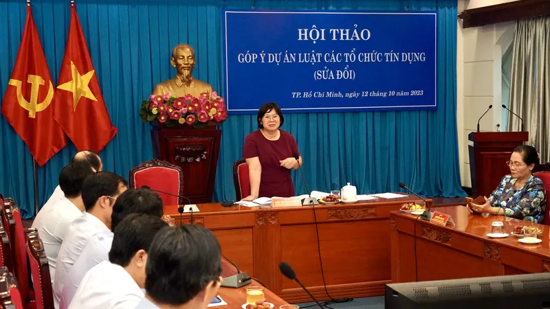 Thủ tục vay vốn rắc rối mở đường cho “tín dụng đen”