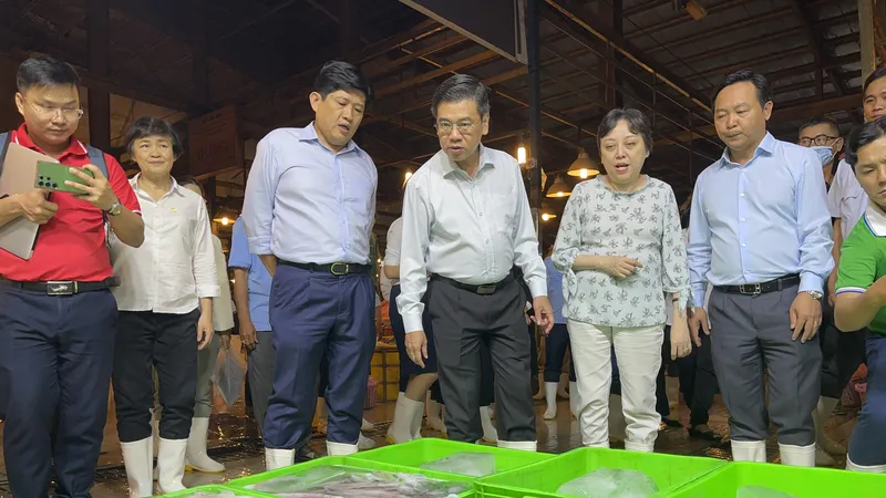 Lãnh đạo TPHCM khảo sát chợ Bình Điền trước thềm Tết Nguyên đán 