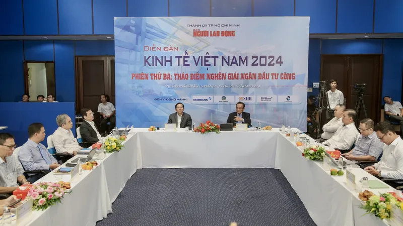 Quang cảnh diễn đàn