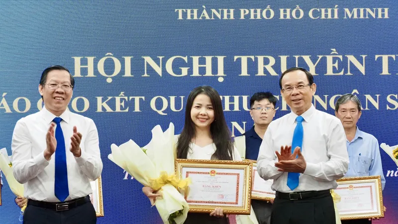 TPHCM chốt thu ngân sách ngày cuối năm, khen nhiều đơn vị nộp ngân sách trên 1.000 tỷ đồng