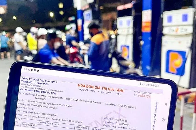 Sau ngày 30-4, kinh doanh xăng dầu không cấp hóa đơn điện tử bị thu hồi giấy phép