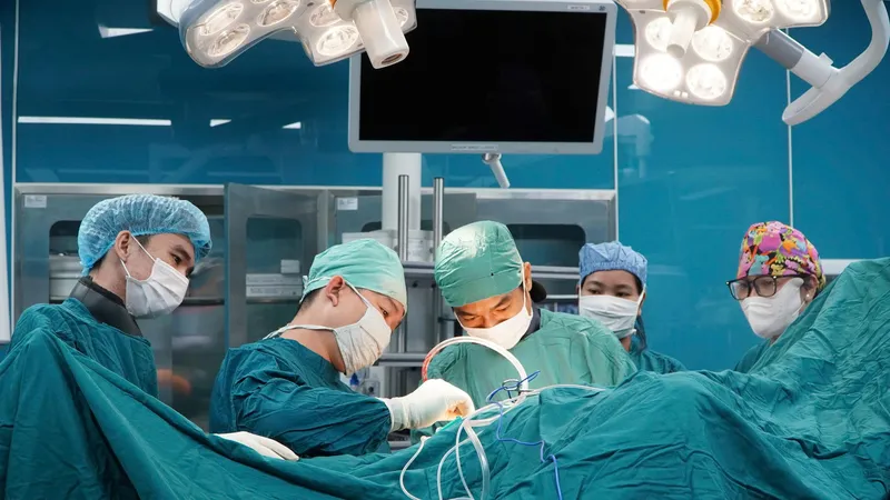 Hai bệnh viện phối hợp thực hiện ca phẫu thuật đa chấn thương nghiêm trọng