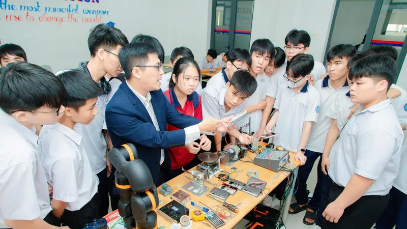 Hơn 3.000 học sinh nô nức tham gia trải nghiệm khởi nghiệp