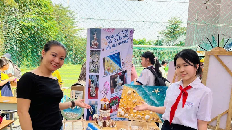 Sản phẩm độc đáo của hai cô trò đã đạt giải nhất Hội thi Khéo tay kỹ thuật cấp thành phố ở lĩnh vực trang trí nhà ở