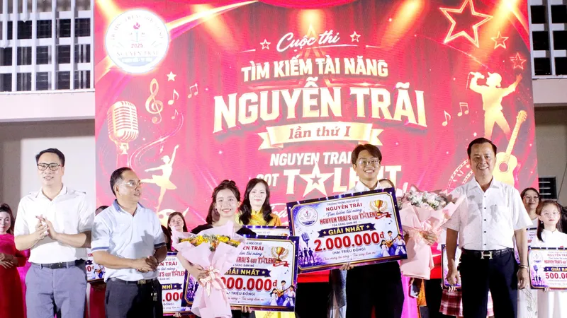 Thí sinh đạt giải Nhất chương trình “NguyenTrai’s Got Talent - Tỏa sáng đam mê” năm học 2025-2026.