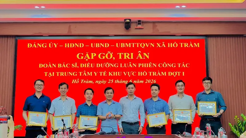 Xã Hồ Tràm (TPHCM) tri ân đoàn bác sĩ, điều dưỡng tăng cường