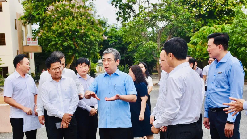 Chiều 27-6, Đoàn công tác do đồng chí Nguyễn Phước Lộc, Ủy viên Trung ương Đảng, Phó Bí thư Thành ủy, Chủ tịch Ủy ban MTTQ Việt Nam TPHCM làm trưởng đoàn, khảo sát và làm việc với Trung tâm y tế khu vực Phú Mỹ và Trung tâm y tế khu vực Hồ Tràm