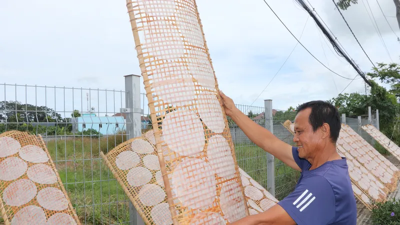 Về thăm làng bánh tráng di sản