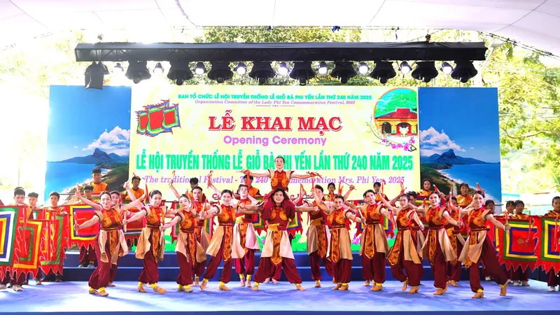 Đặc sắc lễ hội truyền thống Lễ giỗ bà Phi Yến lần thứ 240